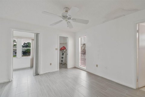 Condo in New Port Richey, Florida, 2 bedrooms  № 2167272 - photo 15