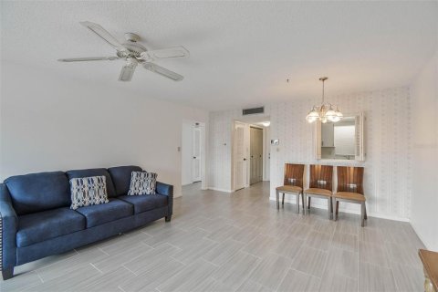 Condo in New Port Richey, Florida, 2 bedrooms  № 2167272 - photo 11