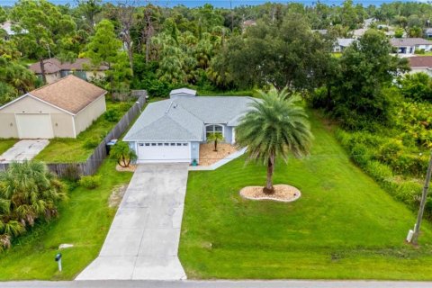 House in North Port, Florida 3 bedrooms, 121.79 sq.m. № 1904070 - photo 2