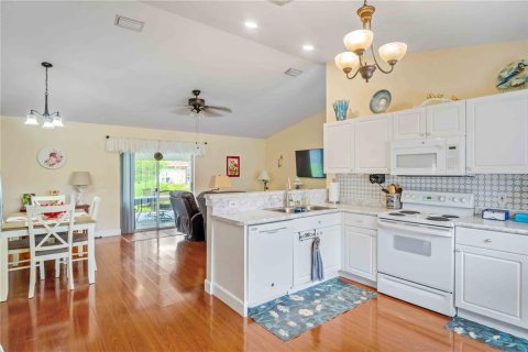 House in North Port, Florida 3 bedrooms, 121.79 sq.m. № 1904070 - photo 15