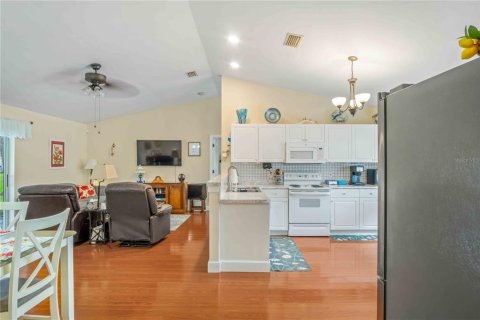 House in North Port, Florida 3 bedrooms, 121.79 sq.m. № 1904070 - photo 9