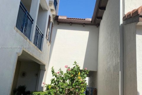 Touwnhouse à louer à Miramar, Floride: 3 chambres, 185.8 m2 № 2000979 - photo 4