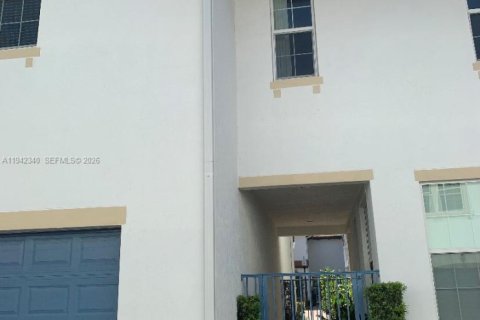 Touwnhouse à louer à Miramar, Floride: 3 chambres, 185.8 m2 № 2000979 - photo 6