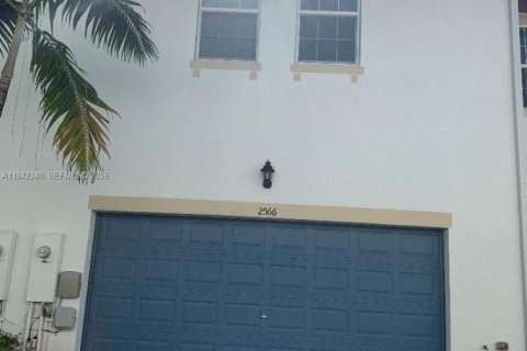 Touwnhouse à louer à Miramar, Floride: 3 chambres, 185.8 m2 № 2000979 - photo 5