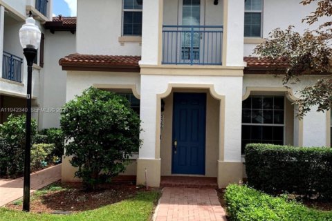 Touwnhouse à louer à Miramar, Floride: 3 chambres, 185.8 m2 № 2000979 - photo 2