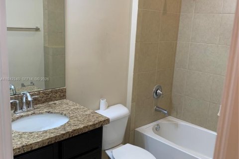 Touwnhouse à louer à Miramar, Floride: 3 chambres, 185.8 m2 № 2000979 - photo 9