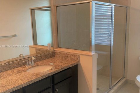 Touwnhouse à louer à Miramar, Floride: 3 chambres, 185.8 m2 № 2000979 - photo 11