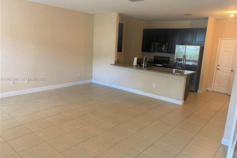 Touwnhouse à louer à Miramar, Floride: 3 chambres, 185.8 m2 № 2000979 - photo 7