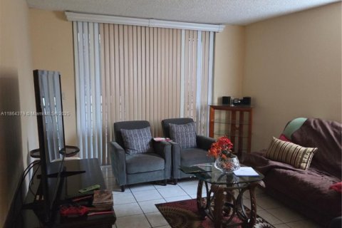 Copropriété à vendre à Miami, Floride: 2 chambres, 100.98 m2 № 1896510 - photo 10