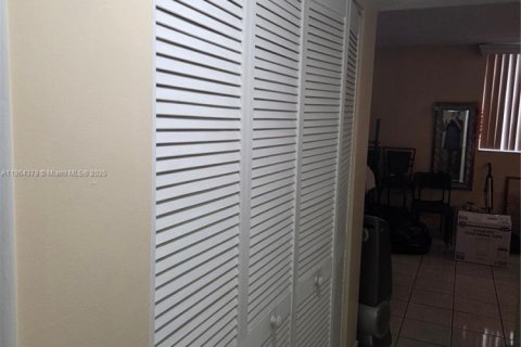 Copropriété à vendre à Miami, Floride: 2 chambres, 100.98 m2 № 1896510 - photo 12