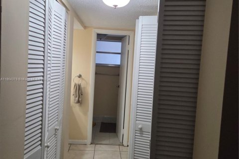 Copropriété à vendre à Miami, Floride: 2 chambres, 100.98 m2 № 1896510 - photo 19