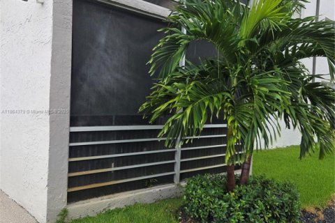 Copropriété à vendre à Miami, Floride: 2 chambres, 100.98 m2 № 1896510 - photo 1