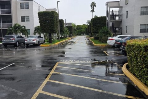 Copropriété à vendre à Miami, Floride: 2 chambres, 100.98 m2 № 1896510 - photo 2
