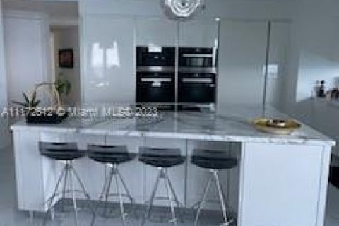 Condo in Sunny Isles Beach, Florida, 4 bedrooms  № 1860228 - photo 24