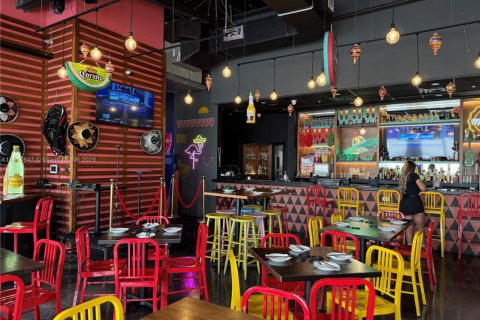 Propiedad comercial en venta en Miami, Florida № 1774336 - foto 1