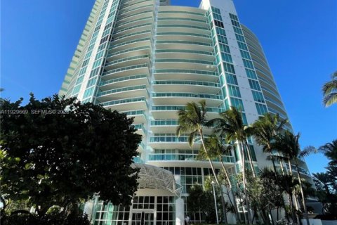 Condo in Miami Beach, Florida, 2 bedrooms  № 2052898