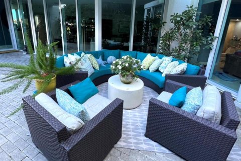 Condo in Miami Beach, Florida, 2 bedrooms  № 2052898 - photo 30