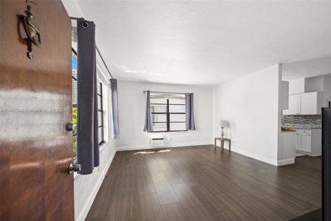Propiedad comercial en venta en Miami Beach, Florida, 344.39 m2 № 1938839 - foto 3