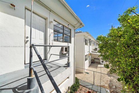 Propiedad comercial en venta en Miami Beach, Florida, 344.39 m2 № 1938839 - foto 14