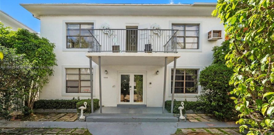 Propiedad comercial en Miami Beach, Florida 344.39 m2 № 1938839