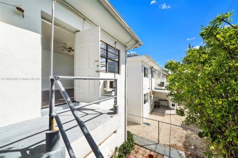 Propiedad comercial en venta en Miami Beach, Florida, 344.39 m2 № 1938839 - foto 13
