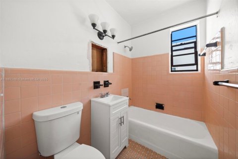 Propiedad comercial en venta en Miami Beach, Florida, 344.39 m2 № 1938839 - foto 8