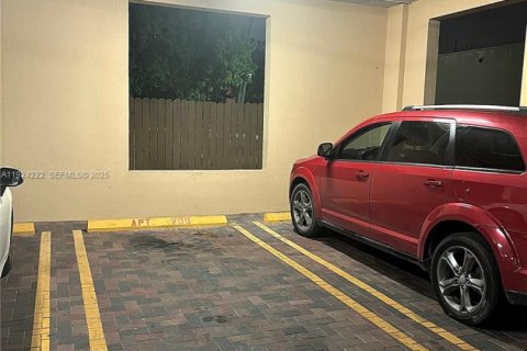 Apartment in Miami, Florida 1 bedroom, 65.03 sq.m. № 1983467 - photo 9