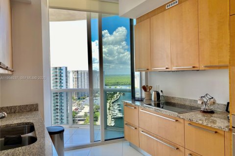 Copropriété à louer à Sunny Isles Beach, Floride: 2 chambres, 135.92 m2 № 2019657 - photo 12