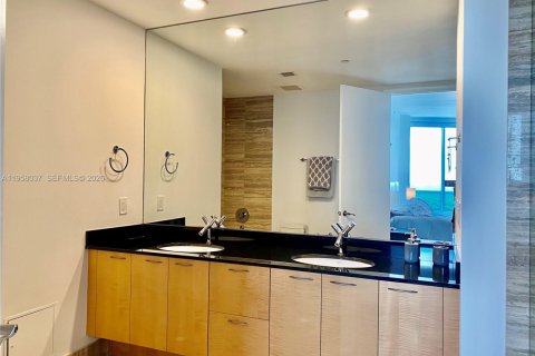 Copropriété à louer à Sunny Isles Beach, Floride: 2 chambres, 135.92 m2 № 2019657 - photo 20