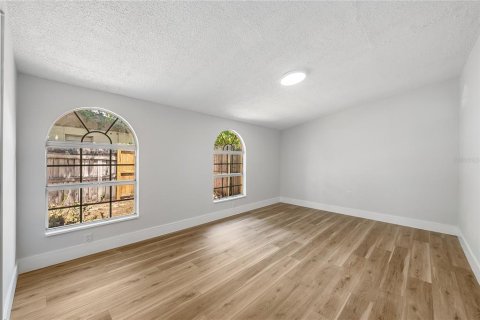 House in Tampa, Florida 4 bedrooms, 111.48 sq.m. № 2150773 - photo 15