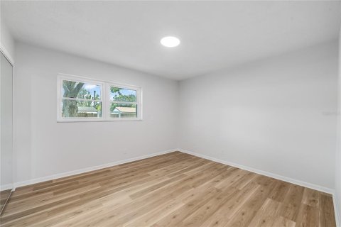 House in Tampa, Florida 4 bedrooms, 111.48 sq.m. № 2150773 - photo 18
