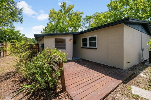 House in Tampa, Florida 4 bedrooms, 111.48 sq.m. № 2150773 - photo 21