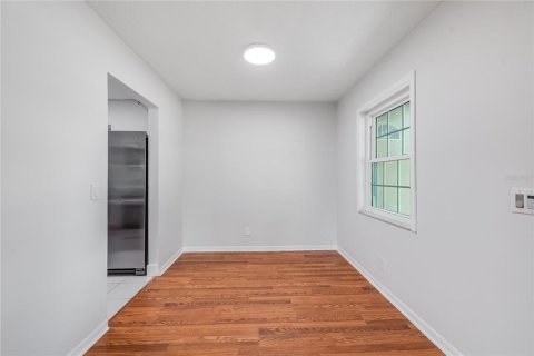 House in Tampa, Florida 4 bedrooms, 111.48 sq.m. № 2150773 - photo 9