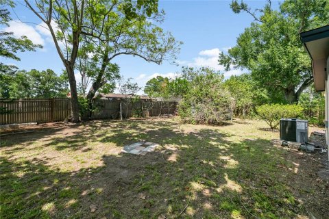 House in Tampa, Florida 4 bedrooms, 111.48 sq.m. № 2150773 - photo 27