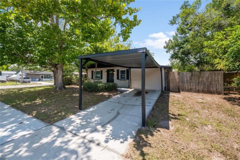 House in Tampa, Florida 4 bedrooms, 111.48 sq.m. № 2150773 - photo 2