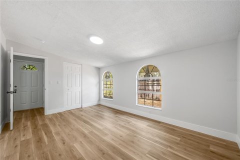 House in Tampa, Florida 4 bedrooms, 111.48 sq.m. № 2150773 - photo 14