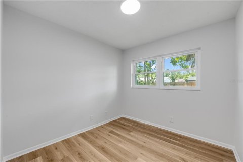 House in Tampa, Florida 4 bedrooms, 111.48 sq.m. № 2150773 - photo 16