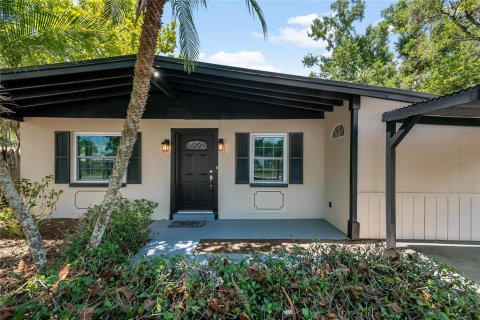House in Tampa, Florida 4 bedrooms, 111.48 sq.m. № 2150773 - photo 4