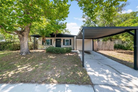 House in Tampa, Florida 4 bedrooms, 111.48 sq.m. № 2150773