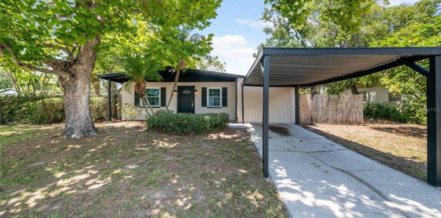 House in Tampa, Florida 4 bedrooms, 111.48 sq.m. № 2150773