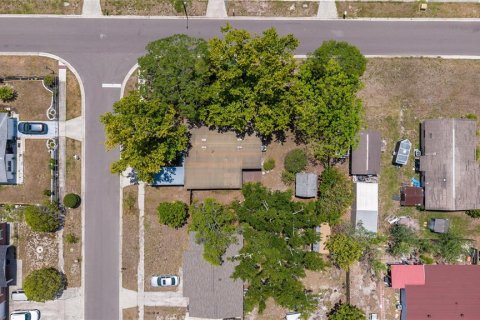 House in Tampa, Florida 4 bedrooms, 111.48 sq.m. № 2150773 - photo 28