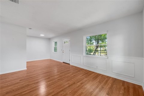 House in Tampa, Florida 4 bedrooms, 111.48 sq.m. № 2150773 - photo 6