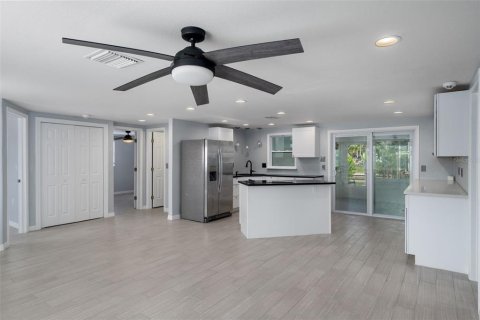 House in Hudson, Florida 3 bedrooms, 121.89 sq.m. № 1904617 - photo 10