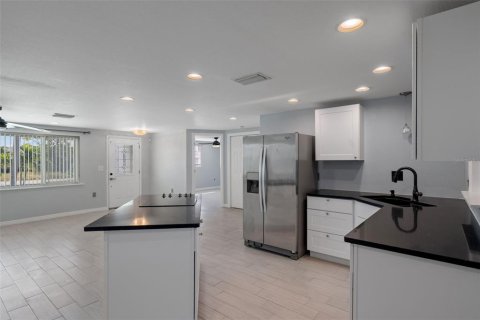 House in Hudson, Florida 3 bedrooms, 121.89 sq.m. № 1904617 - photo 13
