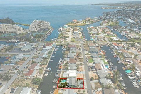 House in Hudson, Florida 3 bedrooms, 121.89 sq.m. № 1904617 - photo 3