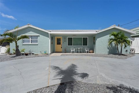 House in Hudson, Florida 3 bedrooms, 121.89 sq.m. № 1904617 - photo 1