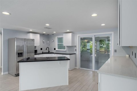 House in Hudson, Florida 3 bedrooms, 121.89 sq.m. № 1904617 - photo 12
