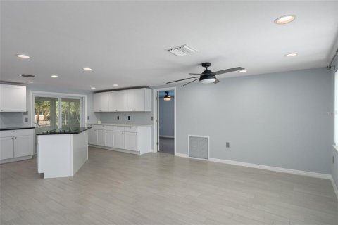 House in Hudson, Florida 3 bedrooms, 121.89 sq.m. № 1904617 - photo 6