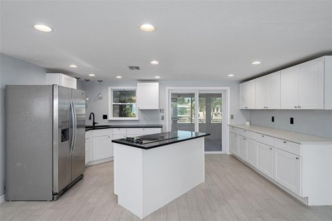 House in Hudson, Florida 3 bedrooms, 121.89 sq.m. № 1904617 - photo 11