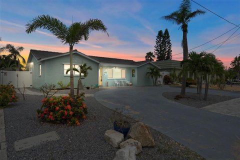 House in Hudson, Florida 3 bedrooms, 121.89 sq.m. № 1904617 - photo 2